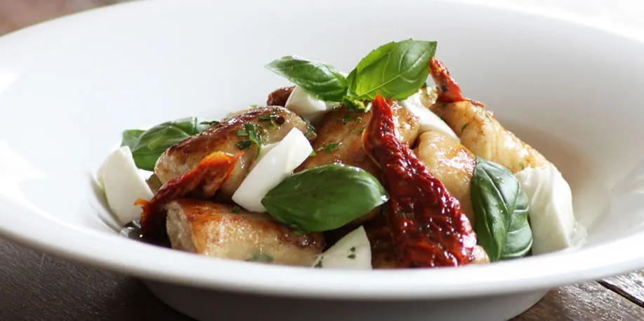 Gnocchi with mozzarella and sun-dried tomato